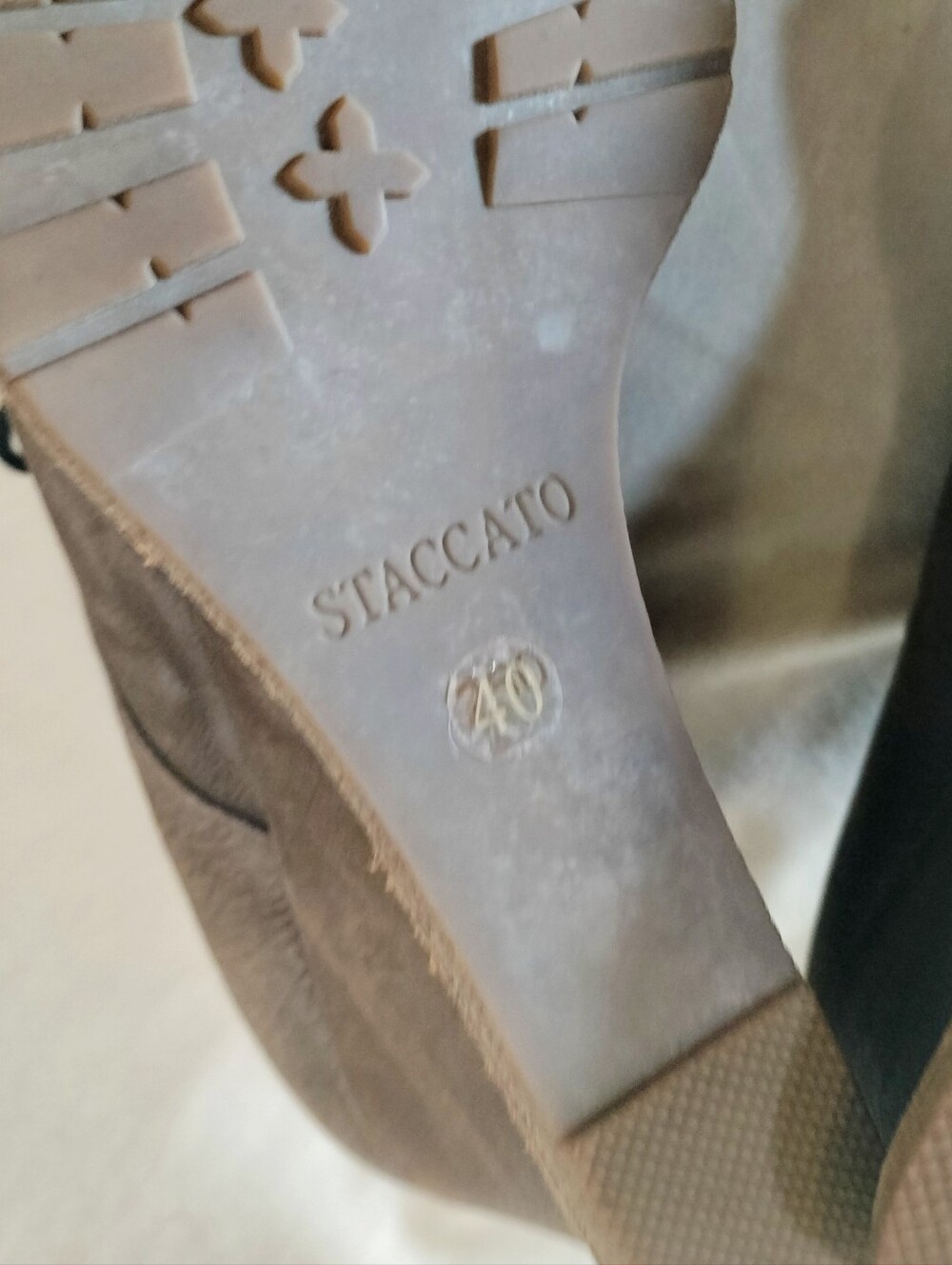 Staccato Women's Brown Suede Wedge Heel Lace Up Oxford. Size 40/US 9 - Picture 7 of 8